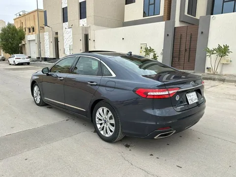 Discover undefined undefined Exterior Interior Images.Find all aspects and details of cars.