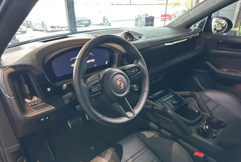 New Porsche Cayenne GTS 2025