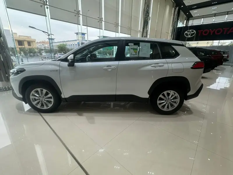 Toyota Corolla Cross 2024 XLE Hybrid