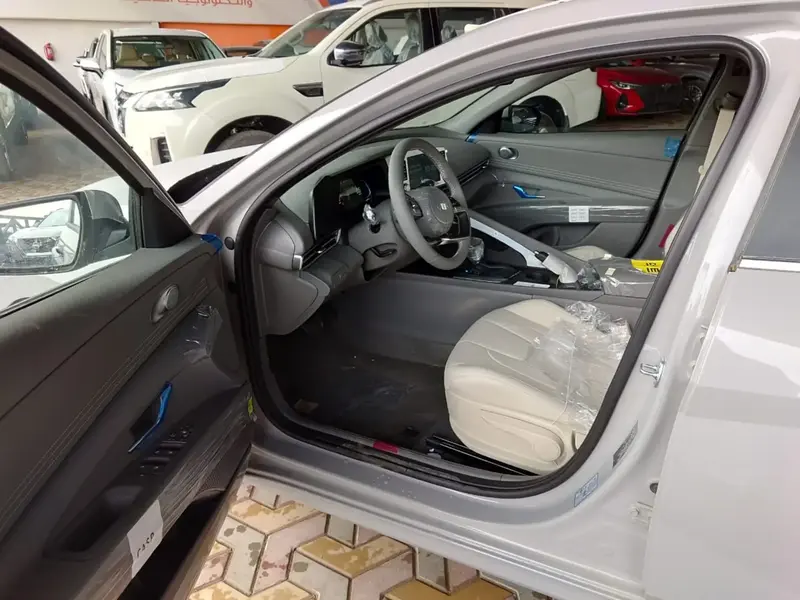 Hyundai Elantra 2025