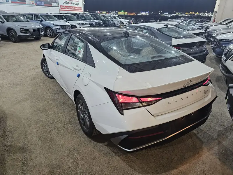 Hyundai Elantra 2025