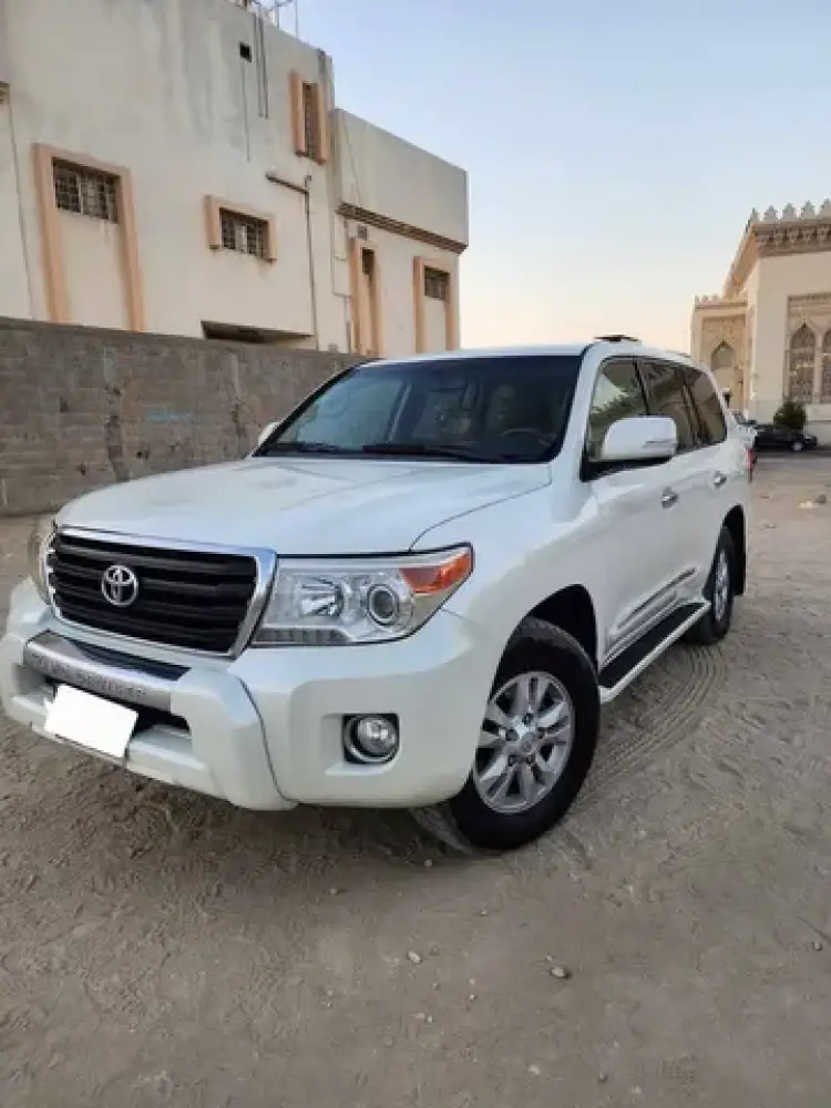 toyota toyota-land-cruiser image Toyota Land Cruiser 2013
