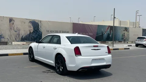 Chrysler 300 2021