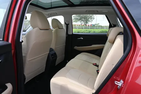 Discover undefined undefined Exterior Interior Images.Find all aspects and details of cars.