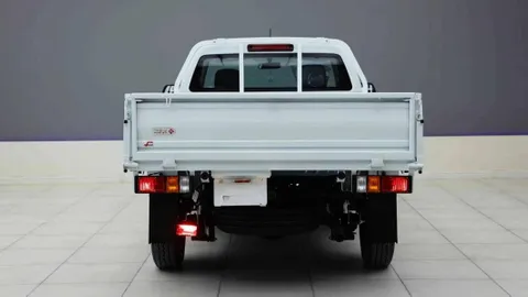 Discover undefined undefined Exterior Interior Images.Find all aspects and details of cars.