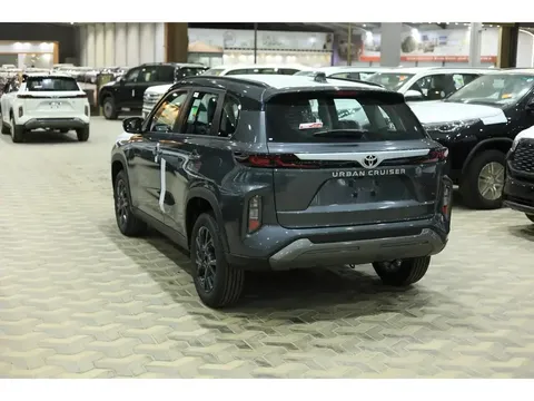 Discover undefined undefined Exterior Interior Images.Find all aspects and details of cars.