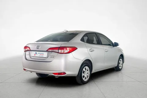Toyota Yaris Sedan 1.5L SE 2020