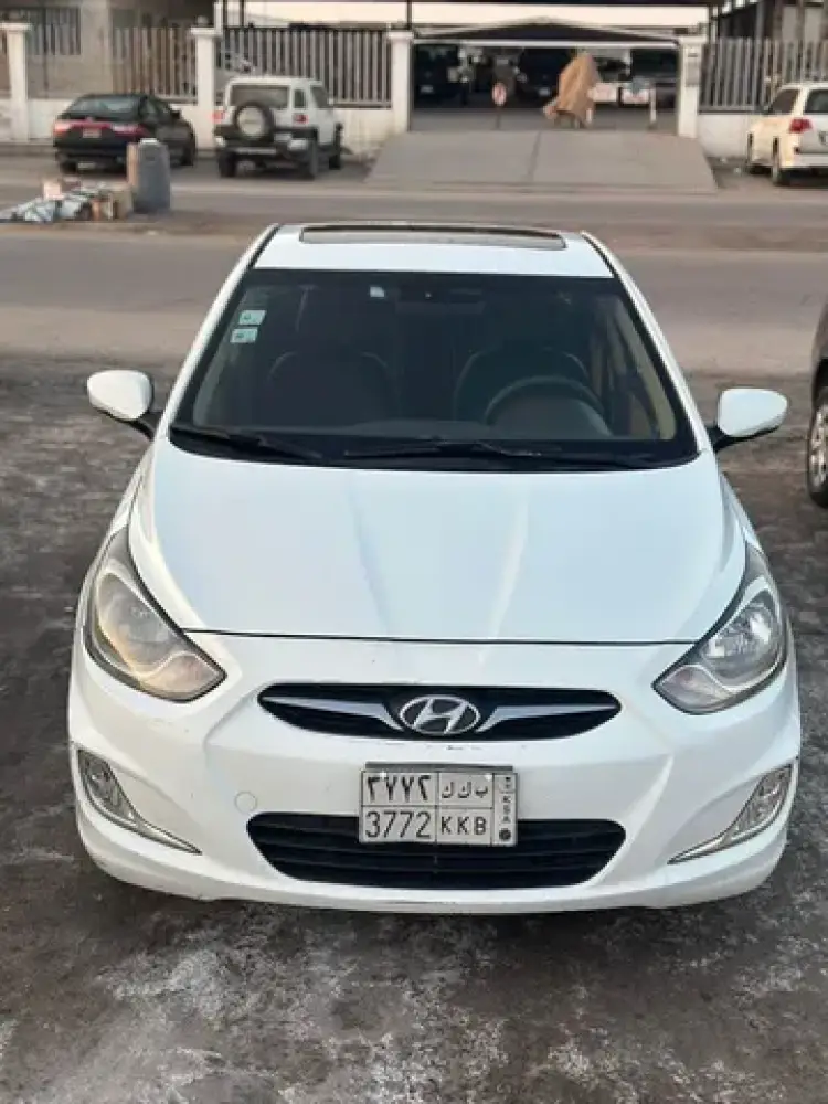 hyundai hyundai-accent image Hyundai Accent 2012