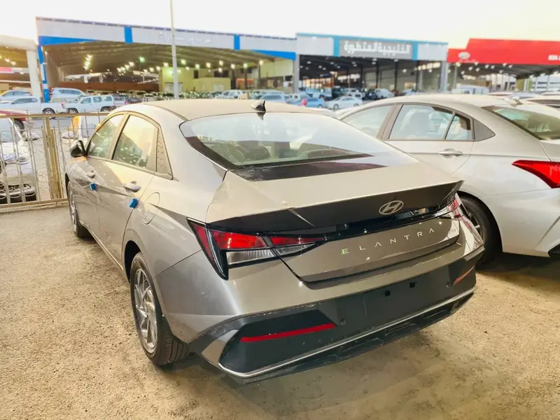 Hyundai Elantra 2025