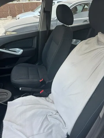 استكشف undefined undefined الصور الخارجية والداخلية. اكتشف جميع جوانب وتفاصيل السيارات.