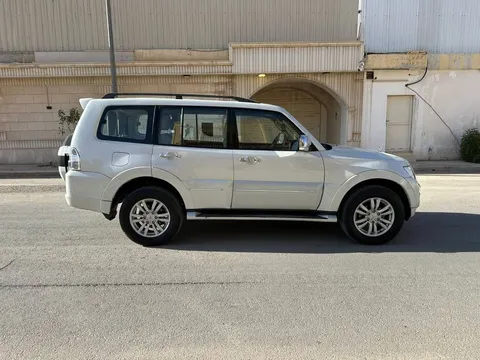 Mitsubishi Pajero 2020