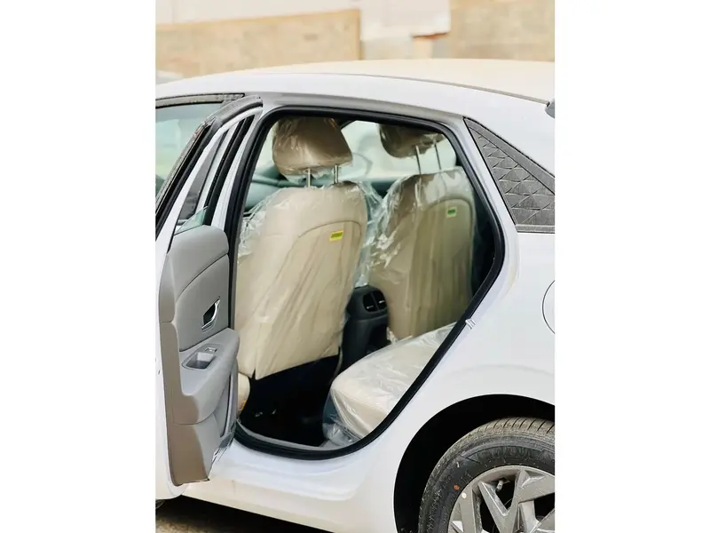Hyundai Elantra 2025