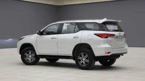 Discover undefined undefined Exterior Interior Images.Find all aspects and details of cars.