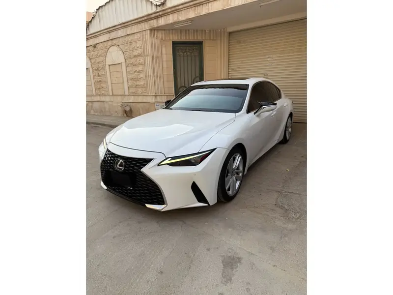 Lexus IS 2021