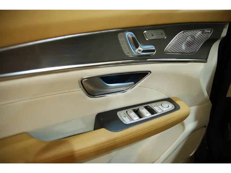 Discover undefined undefined Exterior Interior Images.Find all aspects and details of cars.
