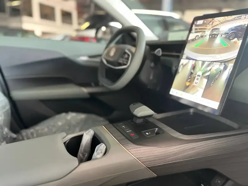 Discover undefined undefined Exterior Interior Images.Find all aspects and details of cars.