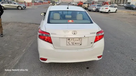 استكشف undefined undefined الصور الخارجية والداخلية. اكتشف جميع جوانب وتفاصيل السيارات.