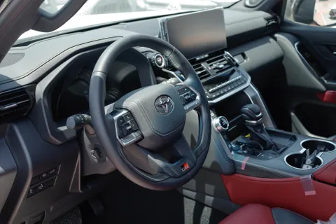 Discover undefined undefined Exterior Interior Images.Find all aspects and details of cars.