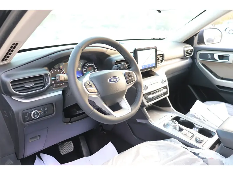 Discover undefined undefined Exterior Interior Images.Find all aspects and details of cars.