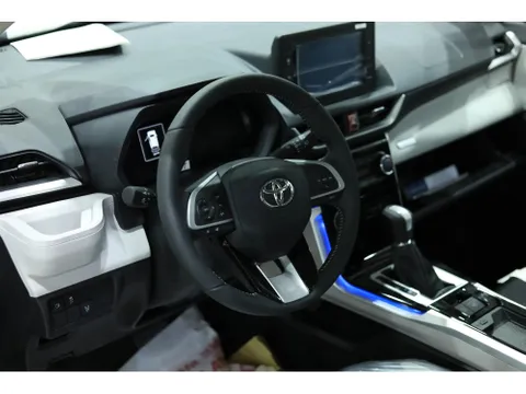 Discover undefined undefined Exterior Interior Images.Find all aspects and details of cars.
