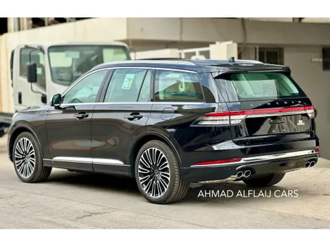 Discover undefined undefined Exterior Interior Images.Find all aspects and details of cars.