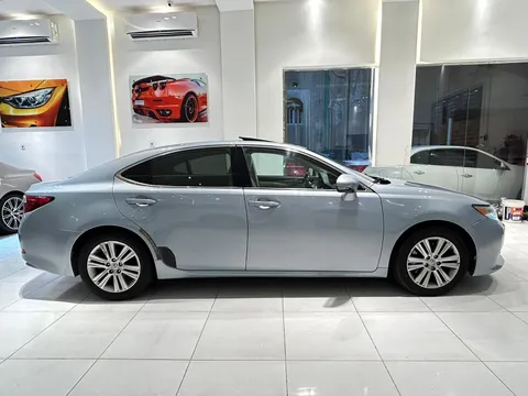 Lexus ES 350 4 door 3.5L 2014