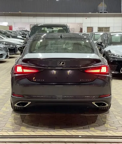 Discover undefined undefined Exterior Interior Images.Find all aspects and details of cars.