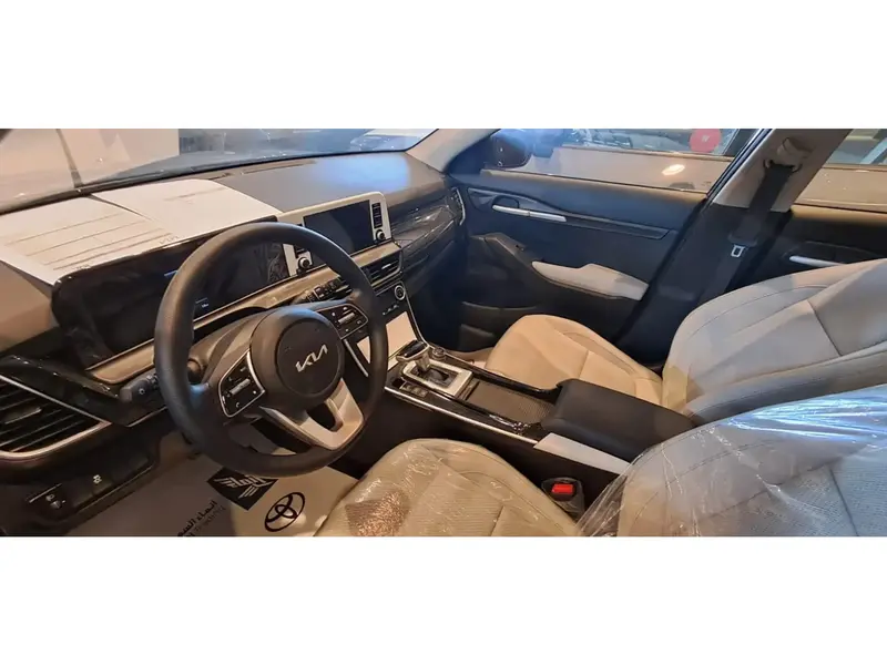 Discover undefined undefined Exterior Interior Images.Find all aspects and details of cars.