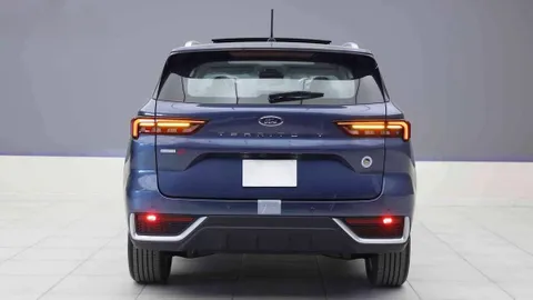 Discover undefined undefined Exterior Interior Images.Find all aspects and details of cars.