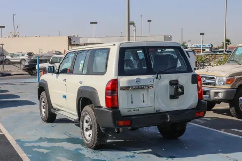 Discover undefined undefined Exterior Interior Images.Find all aspects and details of cars.