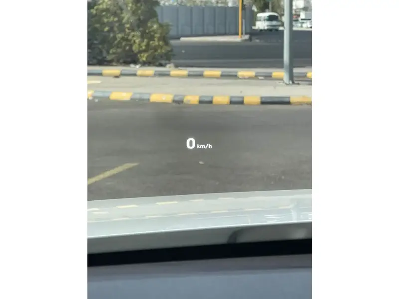 استكشف undefined undefined الصور الخارجية والداخلية. اكتشف جميع جوانب وتفاصيل السيارات.