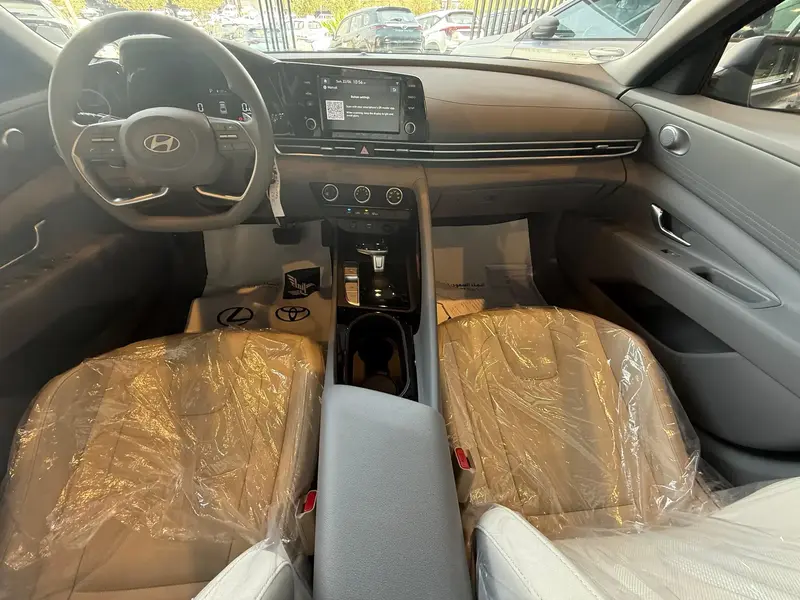 Hyundai Elantra 2025
