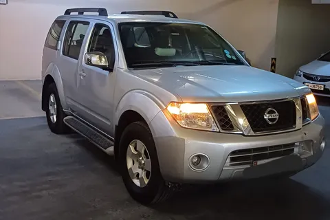 Nissan Pathfinder 3.5 SE 2011