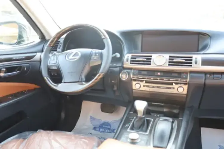 lexus ls-460 image Lexus LS 460 4 door 4.6L SWB 2014