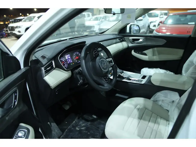Discover undefined undefined Exterior Interior Images.Find all aspects and details of cars.