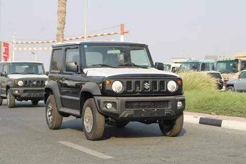 استكشف undefined undefined الصور الخارجية والداخلية. اكتشف جميع جوانب وتفاصيل السيارات.