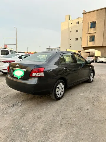 استكشف undefined undefined الصور الخارجية والداخلية. اكتشف جميع جوانب وتفاصيل السيارات.
