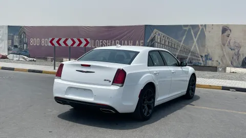 Chrysler 300 2021