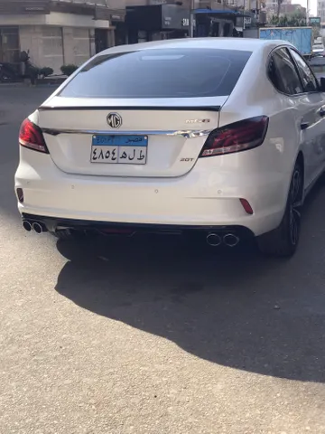 استكشف undefined undefined الصور الخارجية والداخلية. اكتشف جميع جوانب وتفاصيل السيارات.