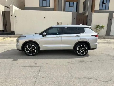 Mitsubishi Outlander 2023
