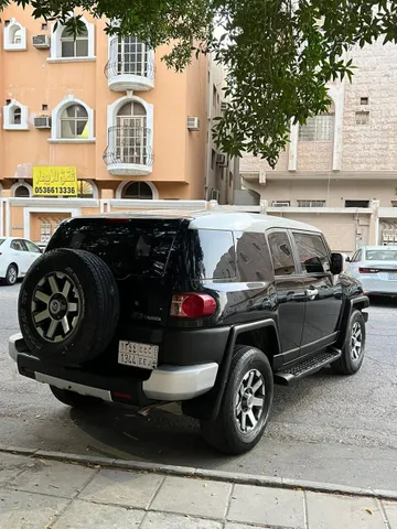 استكشف undefined undefined الصور الخارجية والداخلية. اكتشف جميع جوانب وتفاصيل السيارات.