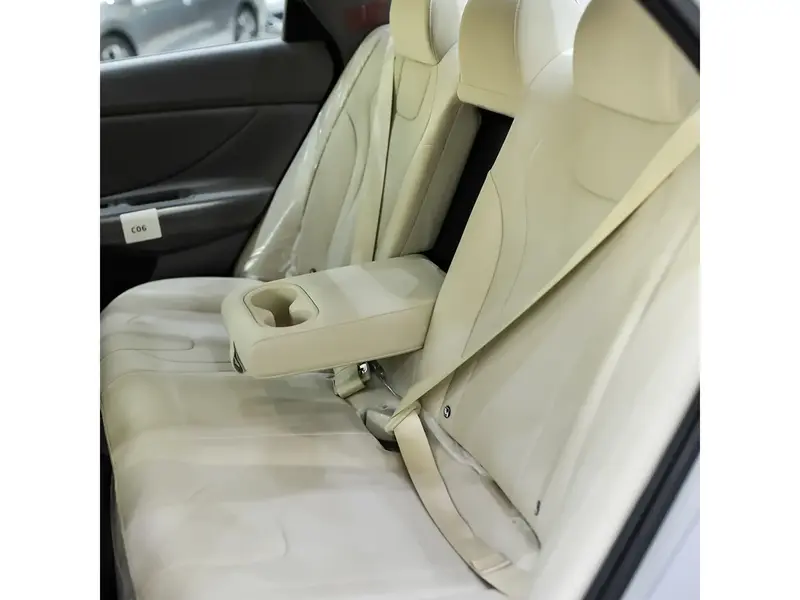 Hyundai Elantra 2025