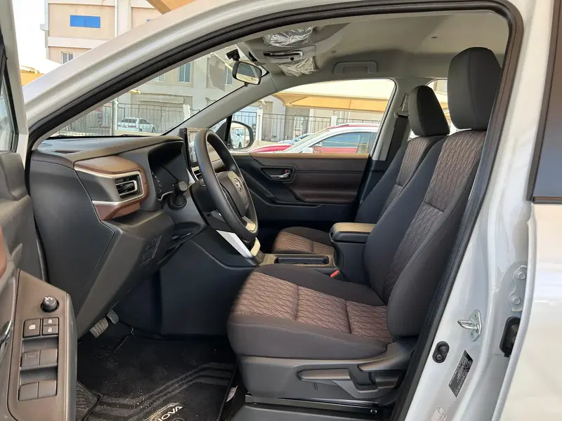 Toyota Innova 2024