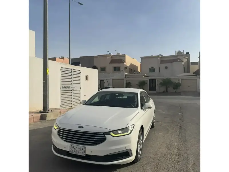 Ford Taurus 2020