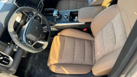 Discover undefined undefined Exterior Interior Images.Find all aspects and details of cars.