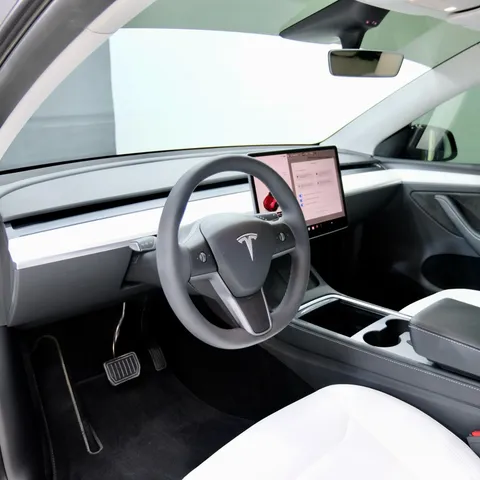 Tesla Model Y Long Range (AWD) 2024