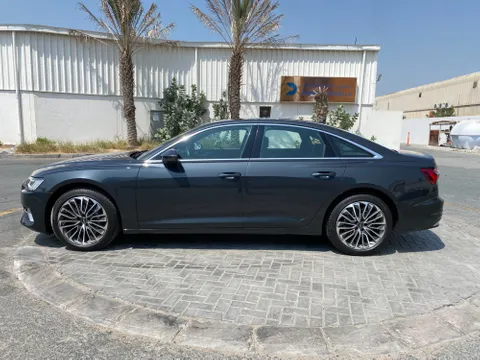 Discover undefined undefined Exterior Interior Images.Find all aspects and details of cars.