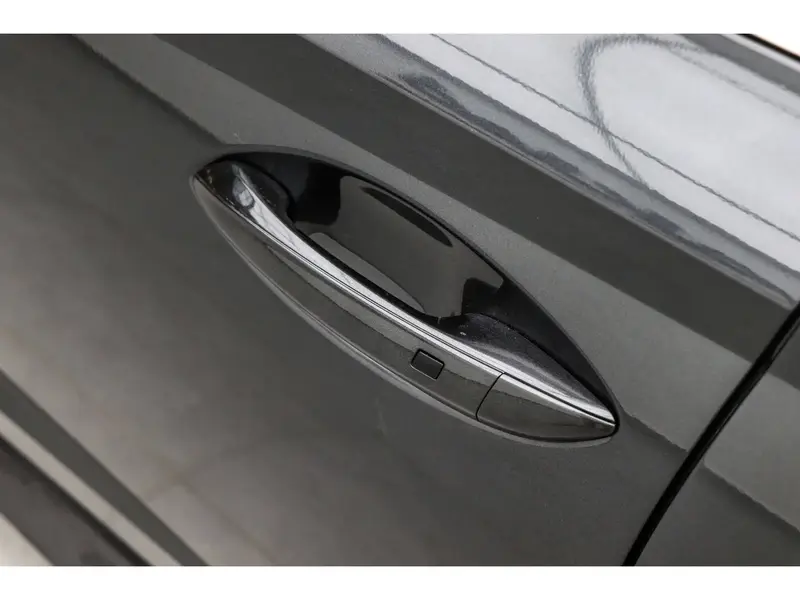 Discover undefined undefined Exterior Interior Images.Find all aspects and details of cars.
