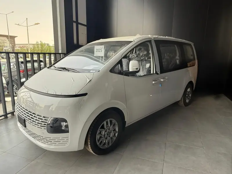 Discover undefined undefined Exterior Interior Images.Find all aspects and details of cars.