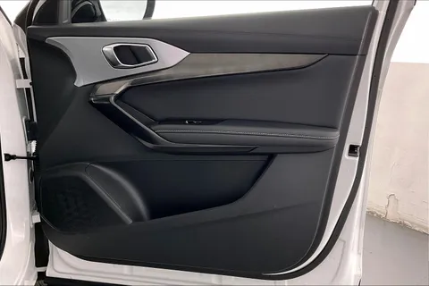 Discover undefined undefined Exterior Interior Images.Find all aspects and details of cars.